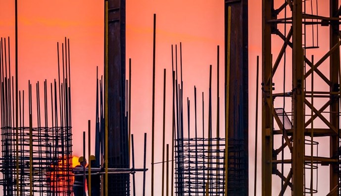 Steel-building-site-builders-sunset-960x770.jpg