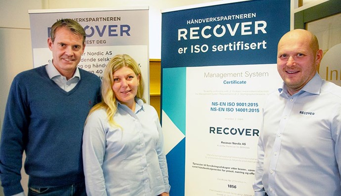 Salgs- og markedsdirektør Espen Karsrud, kvalitets- og HMS-leder Marianne Mikkelsen og administrerende direktør Vegar Kristoffersen. Foto.