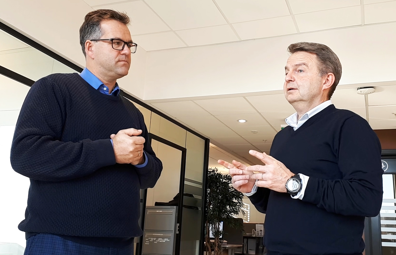 Konsernsjef Per Gunnar Borhaug (t.v.) og Tore Martin Skarpholt, leder for IT, teknologi og innovasjon i Ecura. Foto.