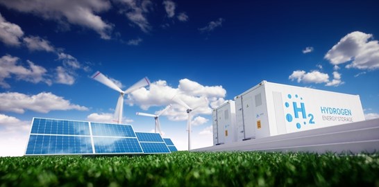 Vindkraftverk, solpaneler och lagringstankar för vätgas. Grön vätgas produceras med el från energislag med mycket lågt koldioxidutsläpp.