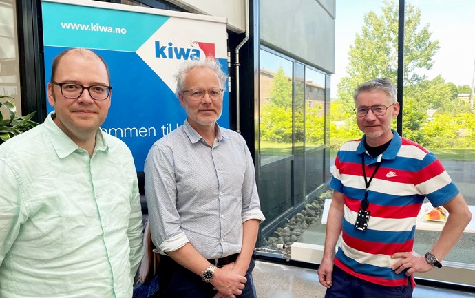 Fra venstre: Espen Rønning, fagsjef kulde og Thor E. Lexow, administrerende direktør i VKE er fornøyd med avtalen som Marius Clausen fra Kiwa har vært med å få i stand.