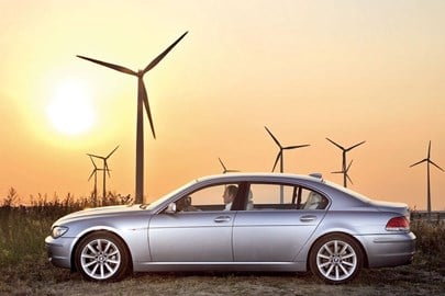 Auto die rijdt op duurzame energie