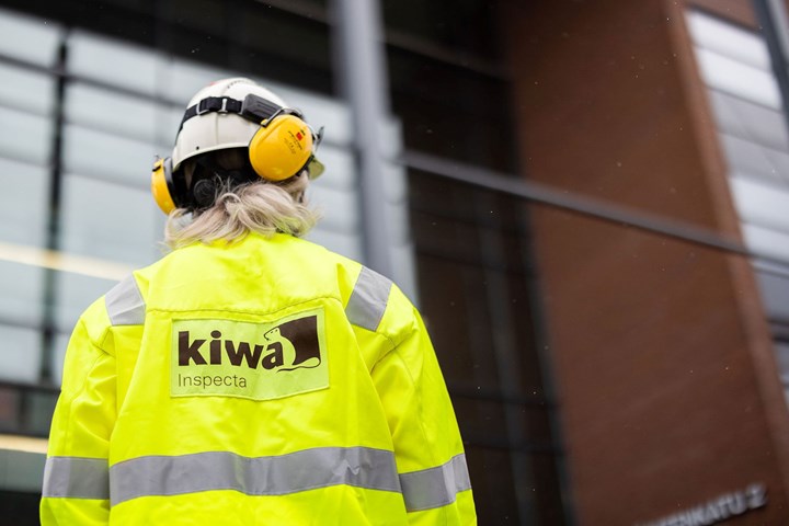 Woman wearing a yellow jacket of Kiwa Inspecta