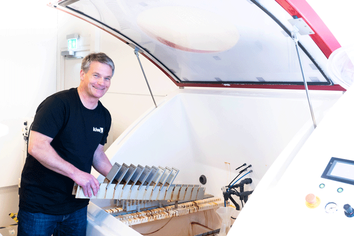 Kristian Kaltenborn gjennomfører miljørester. Foto.