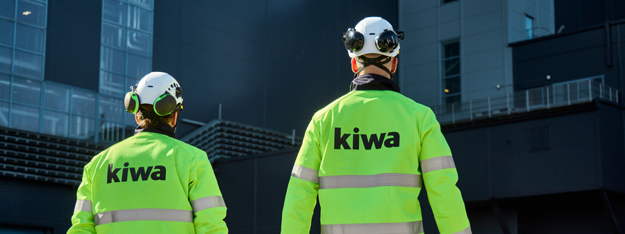 Kuvassa Kiwan työntekijöitä