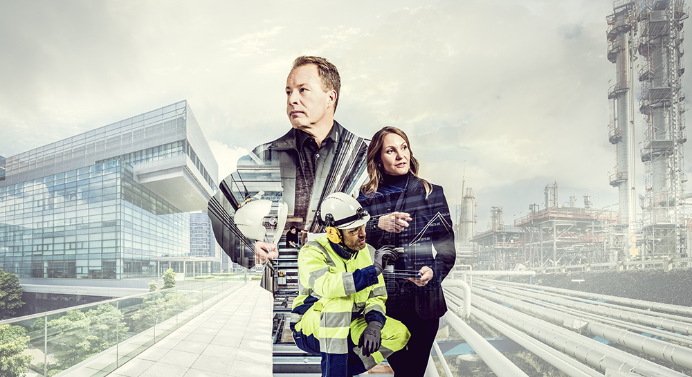 Kiwa Inspecta töötajad mees ja naine  vaatavad ringi ehitusplatsil