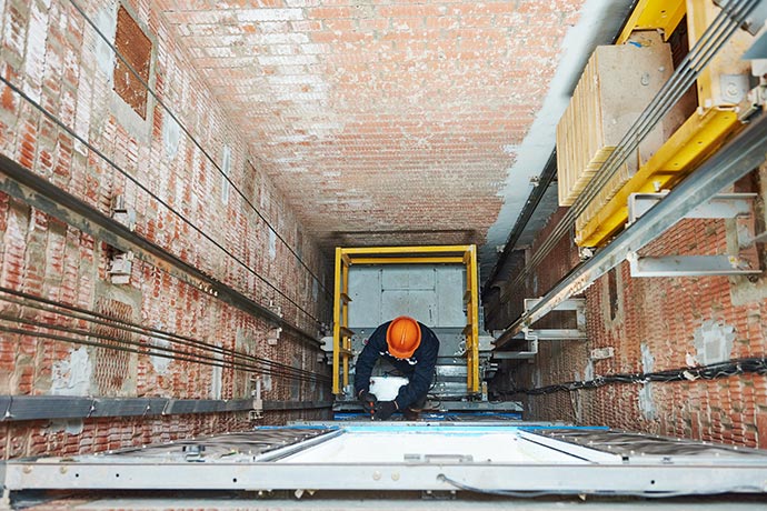 Heisinspeksjon i borettslag eller sameie. Foto.