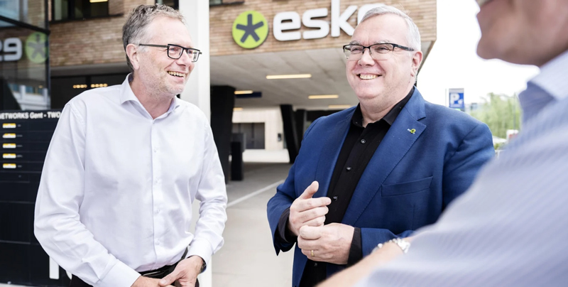 Kuvassa Eskon työntekijöitä