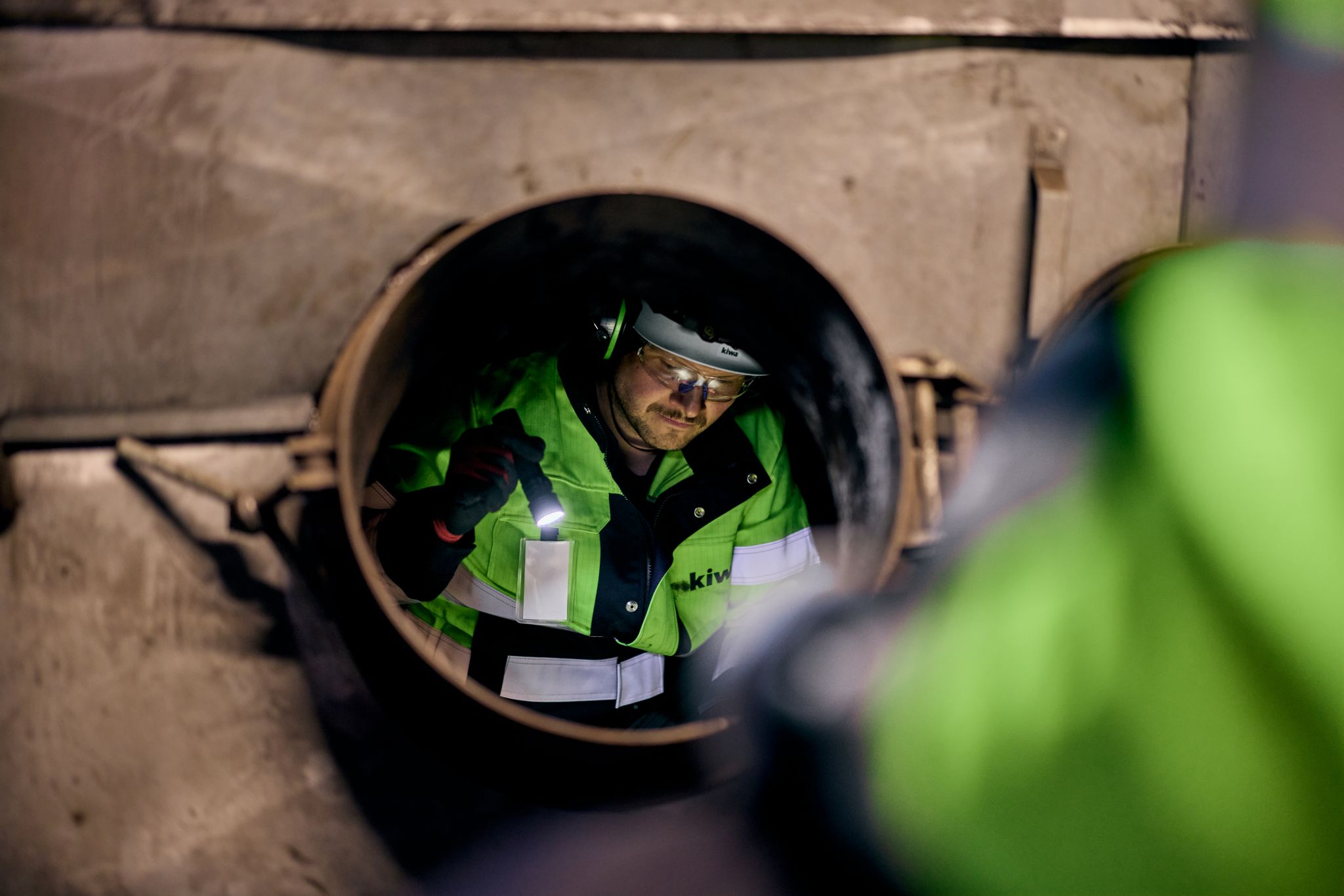 Painelaitetarkastus-kiwan-työntekijä