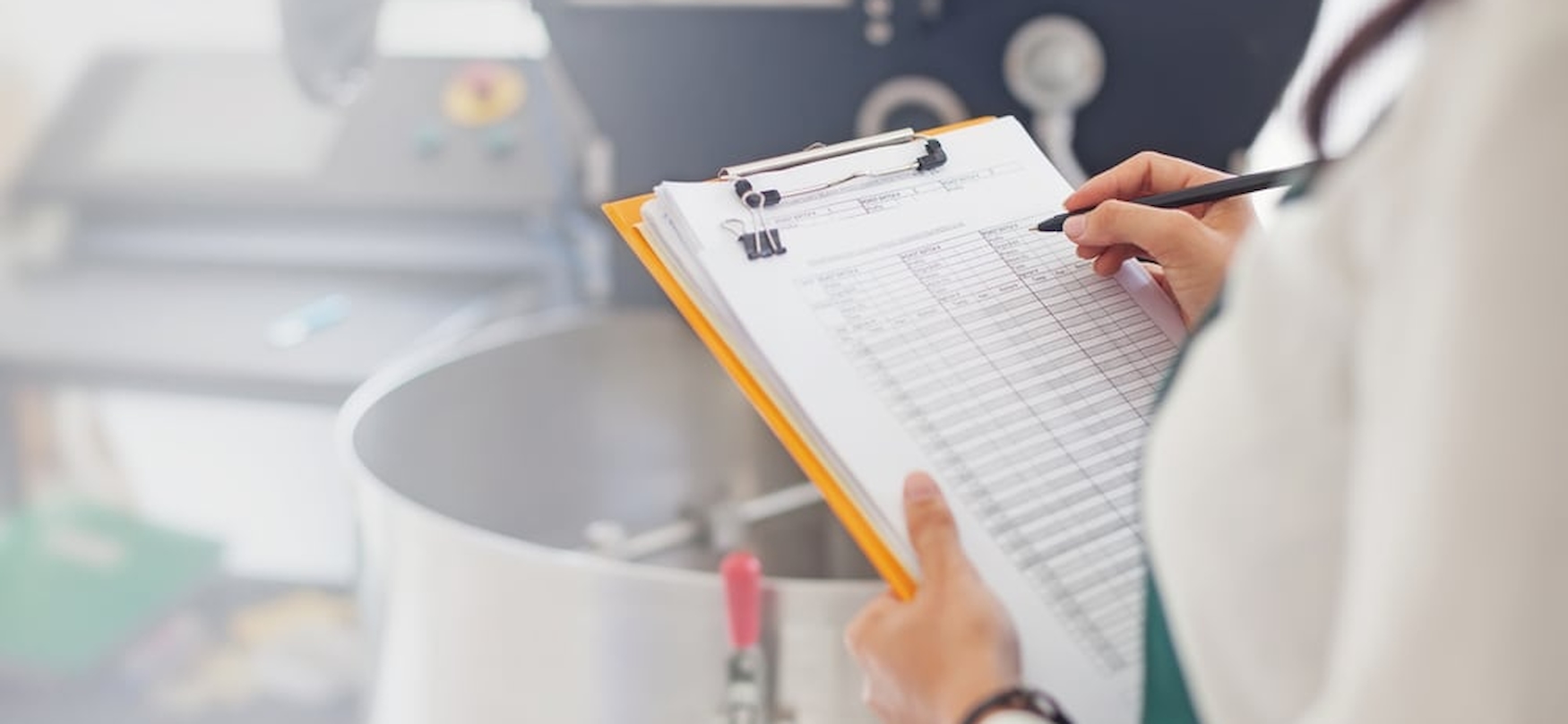 Technician working on a report in a food lab as a part of Kiwa consulting