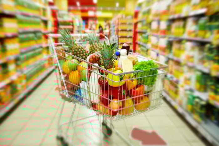 shopping cart with vegatables and fruit-700x467_150.jpg