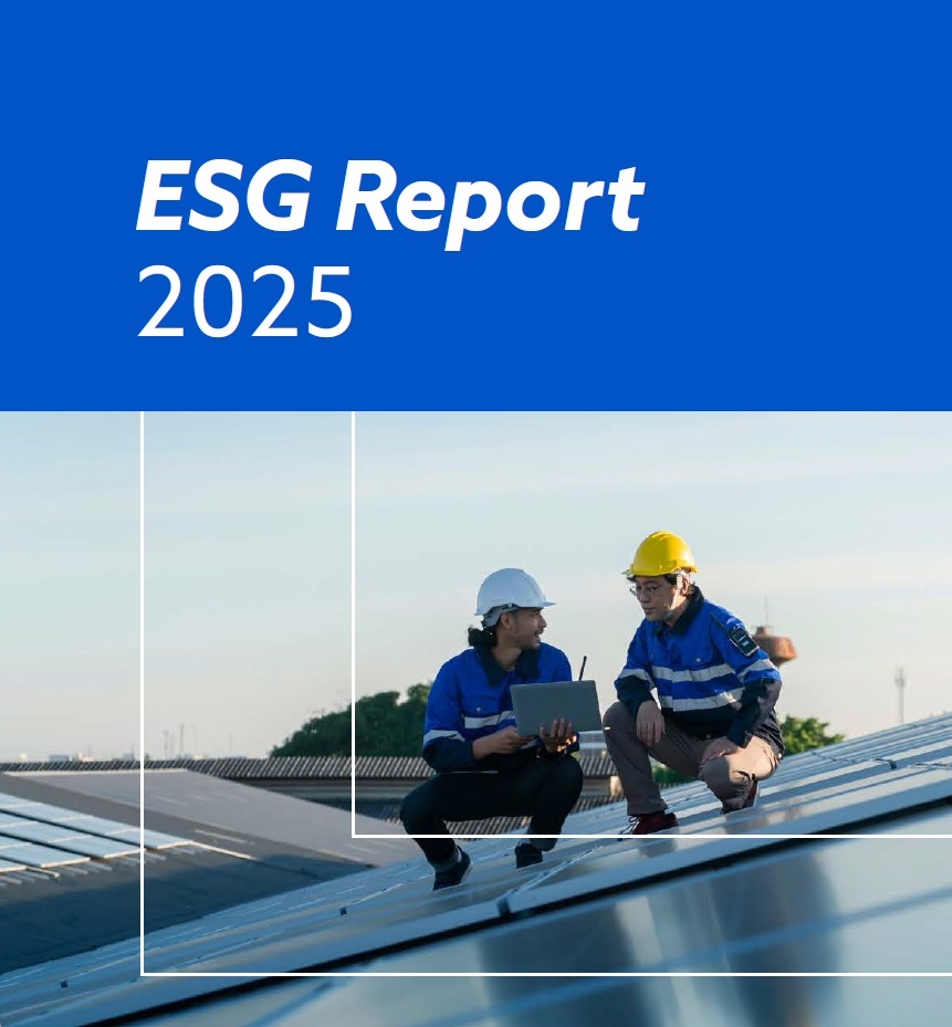 ESG Report 2025 cover featuring a smiling worker climbing a ladder and a panoramic view of solar panels over water, with the Kiwa company logo