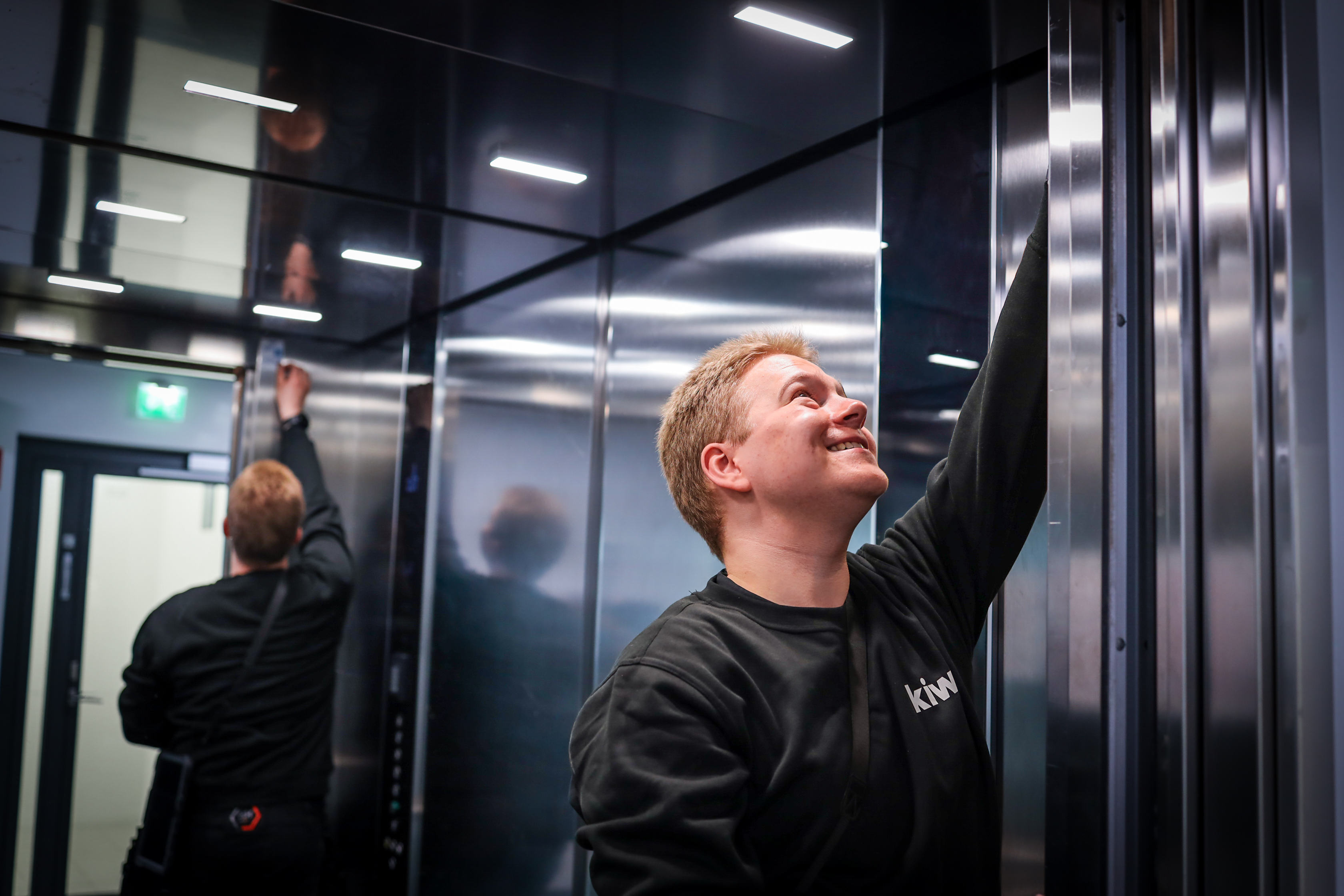 Kiwa inspector inspects elevator