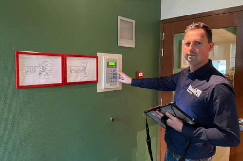 Kiwa RMG-inspektør udfører en Regelmæssig brandværnsinspektion (RBV)