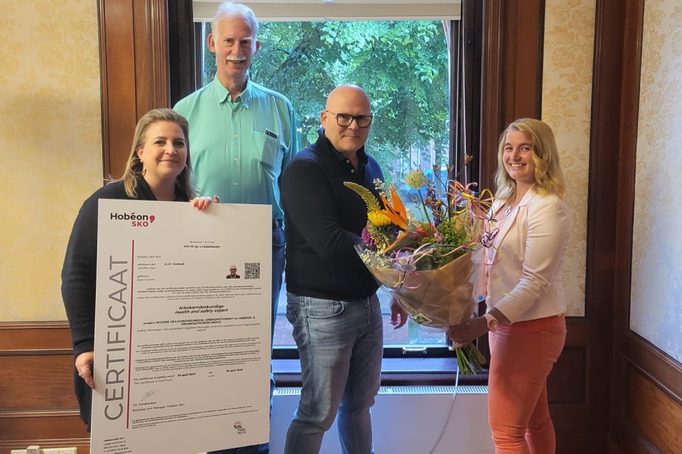 Uitreiking certificaat A. Verbeek.jpg