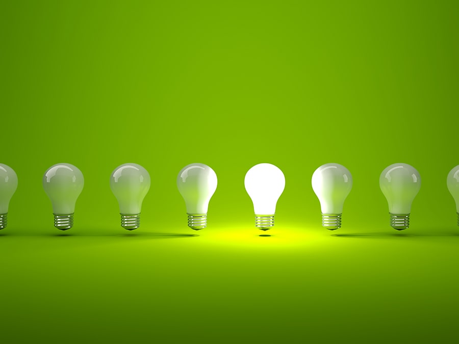 Verschillende lichtbollen waarvan er één verlicht is