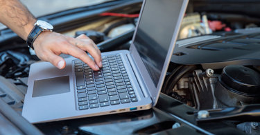 Åpent-bilpanser-med-laptop.jpg